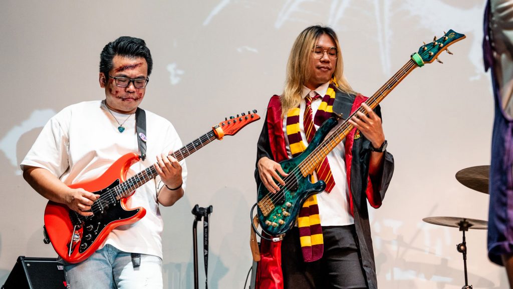 major music teacher or instrutor in bass lesson is Timothy Woo
